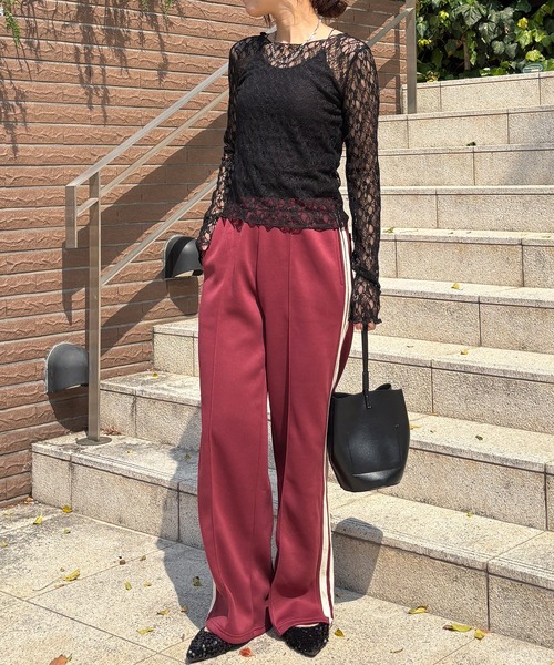 ISOOK（アイスー）の「【ISOOK / アイスー】センターシームトラックパンツ / ハイウエスト ストレート サイドライン スウェット ウエストゴム レディース ブラック モカ ブルー バーガンディー 黒 青 赤 茶 ZOZOTOWN限定（その他パンツ・レディース・ブルー/モカ/バーガンディー/ブラック・FREE）」の13枚目の写真