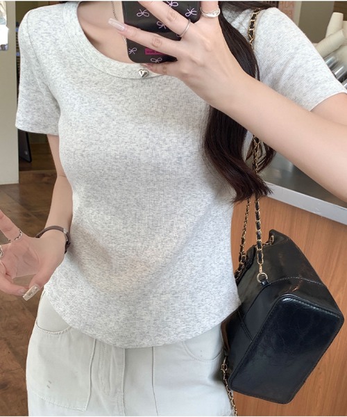 2ly2(トゥーリートゥー)の「リブクルーネックTシャツ(Tシャツ/カットソー・レディース・ホワイト/ライトグレー/ブラック/ベージュ/グレー/カーキ/ピンク/イエロー/オレンジ/ブルー/ライトグリーン/ダークグレー/ダークベージュ・FREE)」の4枚目の写真