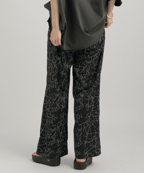 GEORGE'S(ジョージズ)の「ソウガラプリントパンツ(その他パンツ・レディース・ブラック/オフホワイト/ブラウン・SMALL/MEDIUM)」の4枚目の写真