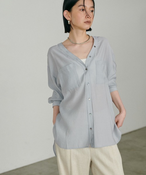 LARUTA(ラルータ)の「【LARUTA】2wayVネックスキッパーシャツ(シャツ/ブラウス・レディース・ブラウン/オフホワイト/グレー系その他/ブラック・FREE)」の3枚目の写真