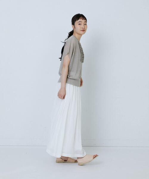 LOISIR（ロワズィール）の「リネンナイロン天竺シアーニットフリルプルオーバー（ニット/セーター・レディース・ベージュ/グレー・FREE）」の5枚目の写真