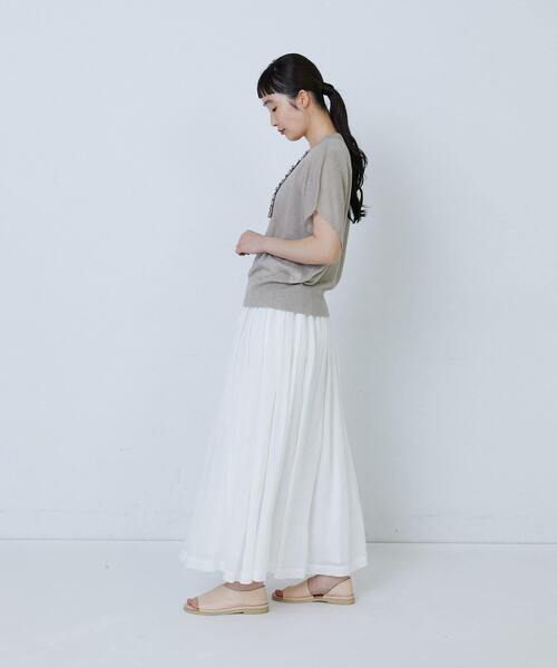 LOISIR（ロワズィール）の「リネンナイロン天竺シアーニットフリルプルオーバー（ニット/セーター・レディース・ベージュ/グレー・FREE）」の6枚目の写真