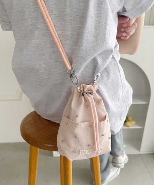 CLEA(クレア)の「ビジューデザインミニサコッシュバッグ(ショルダーバッグ・レディース・ピンク/イエロー/ベージュ/ブラック/カーキ・FREE)」の5枚目の写真