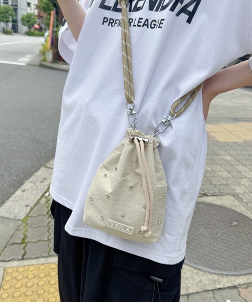 CLEA(クレア)の「ビジューデザインミニサコッシュバッグ(ショルダーバッグ・レディース・ピンク/イエロー/ベージュ/ブラック/カーキ・FREE)」の14枚目の写真