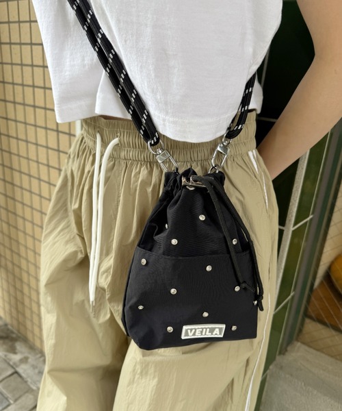 CLEA(クレア)の「ビジューデザインミニサコッシュバッグ(ショルダーバッグ・レディース・ピンク/イエロー/ベージュ/ブラック/カーキ・FREE)」の8枚目の写真