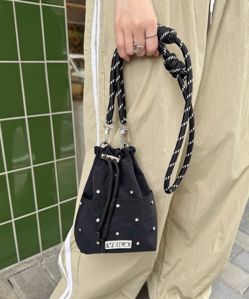 CLEA(クレア)の「ビジューデザインミニサコッシュバッグ(ショルダーバッグ・レディース・ピンク/イエロー/ベージュ/ブラック/カーキ・FREE)」の13枚目の写真