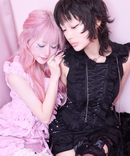Lace-up frilled lace sleeveless hoodie（その他トップス