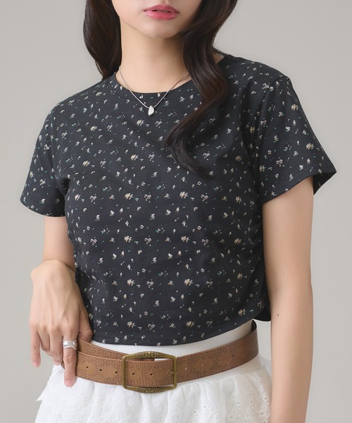 apres jour mignon（アプレジュールミニョン）の「サイドシャーリングクロップドTシャツ（Tシャツ/カットソー・レディース・ブラック/ピンク系その他/オフホワイト/ナチュラル/レッド/ホワイト系その他/ネイビー/ブラック系その他/グレー・フリー/X-LARGE）」の4枚目の写真