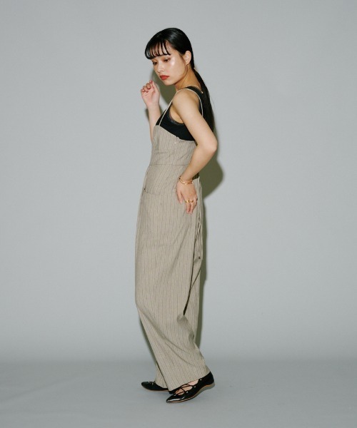 terrace(テラス)の「ヘリンボーンストライプキャミオールインワン(つなぎ/オールインワン・レディース・チャコールグレー/ブラック/グレイッシュベージュ・MEDIUM)」の6枚目の写真