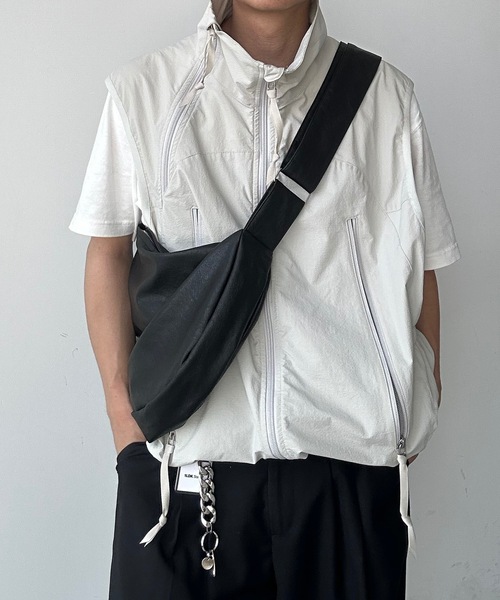 UNDERSTATEMENTs（アンダーステイトメント）の「【ユニセックス】合皮レザーショルダーバッグ（ショルダーバッグ・メンズ・ブラック・FREE）」の2枚目の写真