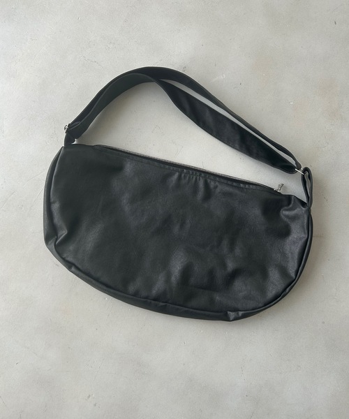 UNDERSTATEMENTs（アンダーステイトメント）の「【ユニセックス】合皮レザーショルダーバッグ（ショルダーバッグ・メンズ・ブラック・FREE）」の8枚目の写真