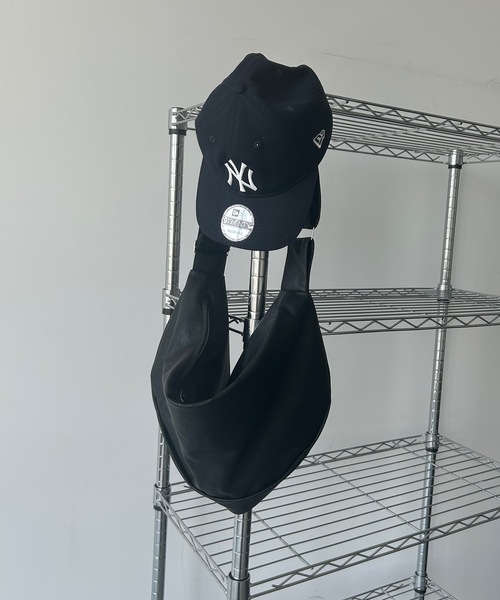 UNDERSTATEMENTs（アンダーステイトメント）の「【ユニセックス】合皮レザーショルダーバッグ（ショルダーバッグ・メンズ・ブラック・FREE）」の10枚目の写真