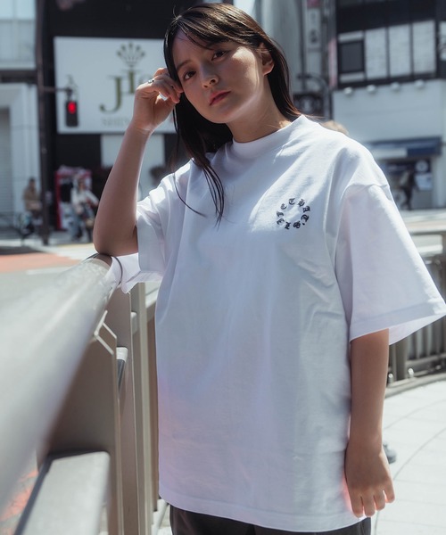 That's life(ザッツライフ)の「That’s life Original Circle logo tee 半袖 Tシャツ 夏服 トップス ビッグシルエット ユニセックス ヘビーウェイト(Tシャツ/カットソー・メンズ・ホワイト/ブラック・SMALL/MEDIUM/LARGE/X-LARGE)」の11枚目の写真