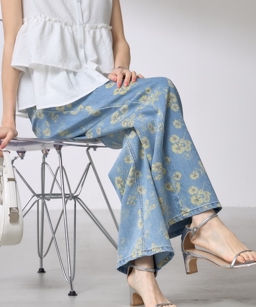 &. NOSTALGIA(アンドドットノスタルジア)の「【ZOZO限定】フラワープリントデニムパンツ(デニムパンツ・レディース・ライトブルー・M)」の9枚目の写真