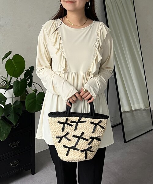 prose verse（プロズヴェール）の「【UVカット】サムホール付きフリルペプラムラッシュガード（ラッシュガード・レディース・ブラック/アイボリー・LARGE/MEDIUM）」の6枚目の写真