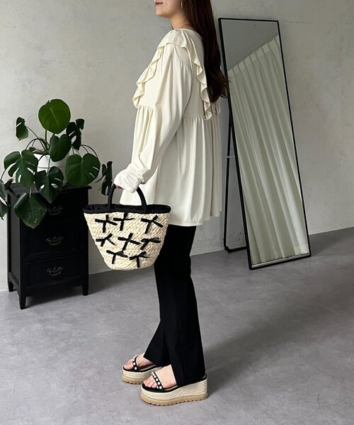 prose verse（プロズヴェール）の「【UVカット】サムホール付きフリルペプラムラッシュガード（ラッシュガード・レディース・ブラック/アイボリー・LARGE/MEDIUM）」の19枚目の写真