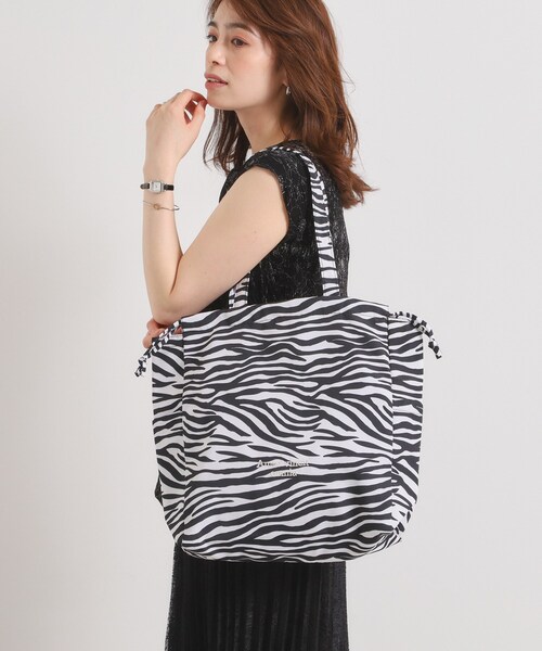 ITS'DEMO（イッツデモ）の「【A4対応】アニマルプリントトート（トートバッグ・レディース・ブラック系3/ブラック系/ダークブラウン系3/グレー系・00）」の8枚目の写真