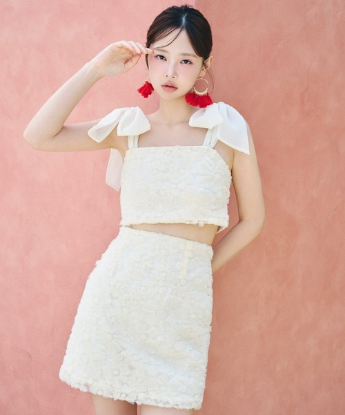 REDYAZEL(レディアゼル)の「【セットアップ可能】3Dフラワーレースショルダーリボンビスチェ(キャミソール・レディース・ブラック/ブルー/キナリ・FREE)」の4枚目の写真