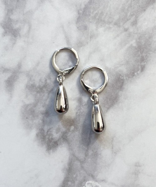 yu-ka（ユーカ）の「YU-KA:ドロップフープピアス drop hoop pierce（ピアス（両耳用）・レディース・シルバー/ゴールド・FREE）」の5枚目の写真