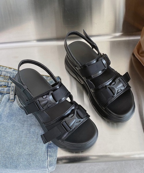 IRADOWL（アイラドール）の「Wベルト厚底サンダル（サンダル・レディース・ホワイト/ブラック・36/35/39/38/37）」の7枚目の写真