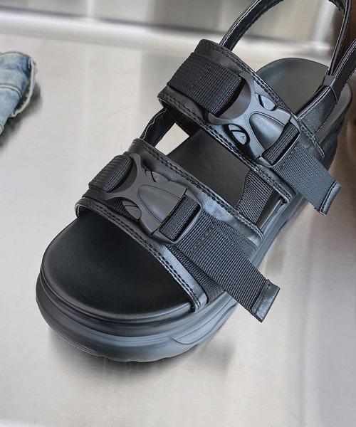 IRADOWL（アイラドール）の「Wベルト厚底サンダル（サンダル・レディース・ホワイト/ブラック・36/35/39/38/37）」の8枚目の写真