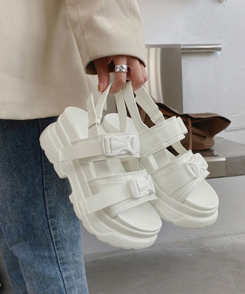 IRADOWL（アイラドール）の「Wベルト厚底サンダル（サンダル・レディース・ホワイト/ブラック・36/35/39/38/37）」の12枚目の写真