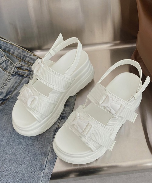 IRADOWL（アイラドール）の「Wベルト厚底サンダル（サンダル・レディース・ホワイト/ブラック・36/35/39/38/37）」の14枚目の写真
