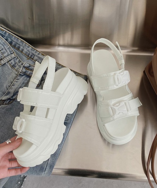 IRADOWL（アイラドール）の「Wベルト厚底サンダル（サンダル・レディース・ホワイト/ブラック・36/35/39/38/37）」の15枚目の写真