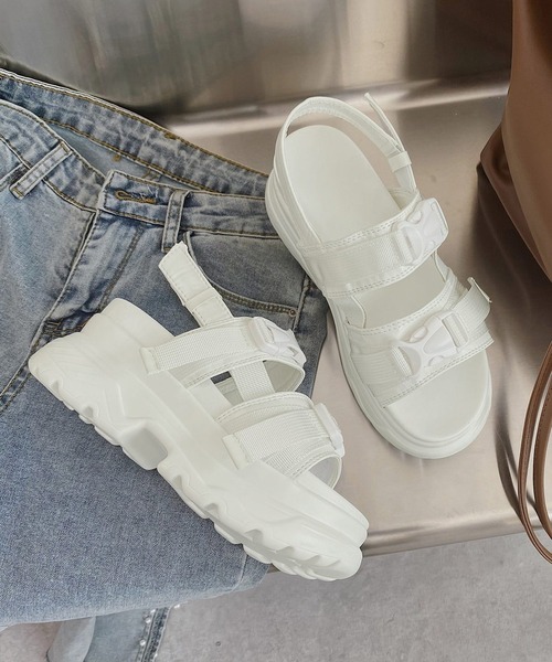 IRADOWL（アイラドール）の「Wベルト厚底サンダル（サンダル・レディース・ホワイト/ブラック・36/35/39/38/37）」の16枚目の写真