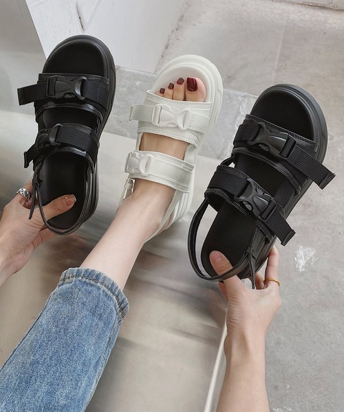 IRADOWL（アイラドール）の「Wベルト厚底サンダル（サンダル・レディース・ホワイト/ブラック・36/35/39/38/37）」の18枚目の写真