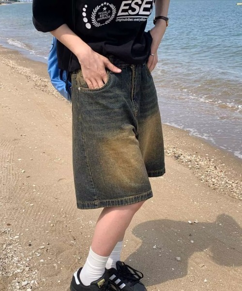 Silly(シリー)の「バミューダデニムパンツ(デニムパンツ・レディース・ネイビー/ブルー/ライトブルー・SMALL/MEDIUM/LARGE)」の2枚目の写真