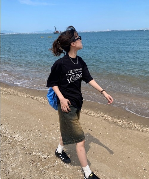 Silly(シリー)の「バミューダデニムパンツ(デニムパンツ・レディース・ネイビー/ブルー/ライトブルー・SMALL/MEDIUM/LARGE)」の7枚目の写真