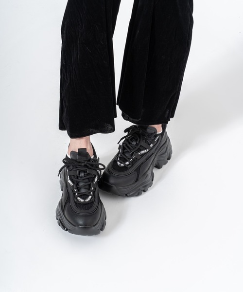 STEVE MADDEN（スティーブマデン）の「【STEVE MADDEN/スティーブマデン】厚底ボリュームソールスニーカー RECOUPE（スニーカー・レディース・ホワイト/ブラック・7/7.5/8/8.5/6.5）」の11枚目の写真