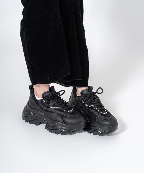 STEVE MADDEN（スティーブマデン）の「【STEVE MADDEN/スティーブマデン】厚底ボリュームソールスニーカー RECOUPE（スニーカー・レディース・ホワイト/ブラック・7/7.5/8/8.5/6.5）」の15枚目の写真