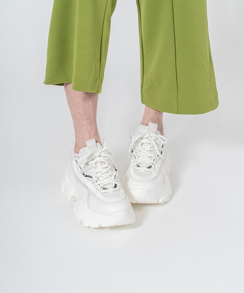 STEVE MADDEN（スティーブマデン）の「【STEVE MADDEN/スティーブマデン】厚底ボリュームソールスニーカー RECOUPE（スニーカー・レディース・ホワイト/ブラック・7/7.5/8/8.5/6.5）」の6枚目の写真