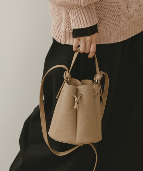 Libra Cue（リブラ キュー）の「パネルデザインコンパクトショルダー（ショルダーバッグ・レディース・ブラック/ベージュ・FREE）」の2枚目の写真