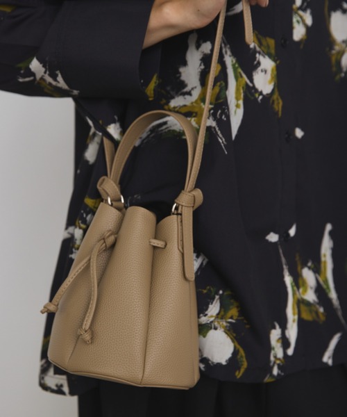 Libra Cue（リブラ キュー）の「パネルデザインコンパクトショルダー（ショルダーバッグ・レディース・ブラック/ベージュ・FREE）」の9枚目の写真