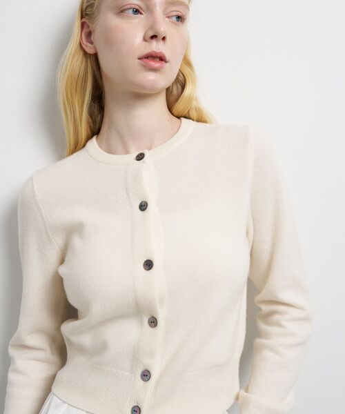 LANVIN en Bleu(ランバンオンブルー)の「クルーネックニットカーディガン(ニット/セーター・レディース・オレンジ/ブラック/ブルー/オフホワイト・38)」の1枚目の写真