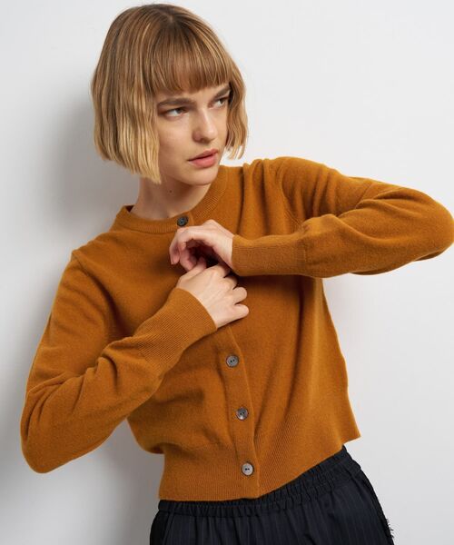 LANVIN en Bleu(ランバンオンブルー)の「クルーネックニットカーディガン(ニット/セーター・レディース・オレンジ/ブラック/ブルー/オフホワイト・38)」の4枚目の写真