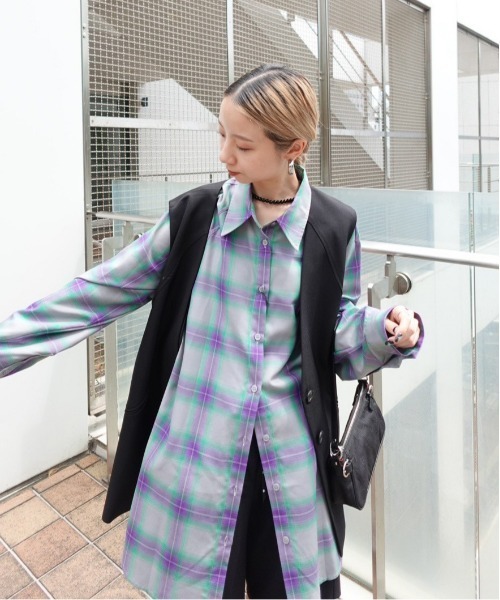 Ameri(アメリ)の「OMBRE CHECK VARIATION SHIRT(シャツ/ブラウス・レディース・グレー/ブラウン・FREE)」の3枚目の写真