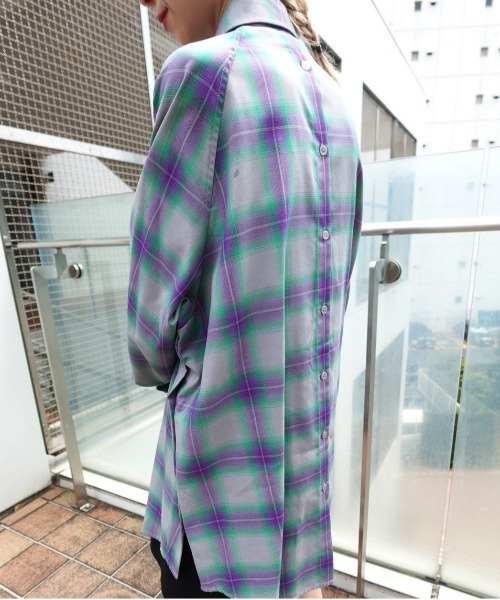 Ameri(アメリ)の「OMBRE CHECK VARIATION SHIRT(シャツ/ブラウス・レディース・グレー/ブラウン・FREE)」の4枚目の写真