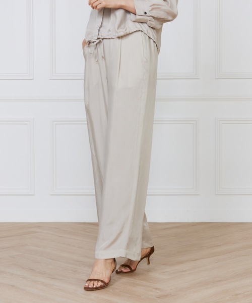 INED（イネド）の「キュプラフィブリル ストレートパンツ【セットアップ対応】（その他パンツ・レディース・カーキ/スミクロ/グレイッシュベージュ・11号/9号/7号）」の3枚目の写真