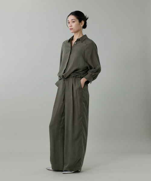 INED（イネド）の「キュプラフィブリル ストレートパンツ【セットアップ対応】（その他パンツ・レディース・カーキ/スミクロ/グレイッシュベージュ・11号/9号/7号）」の16枚目の写真