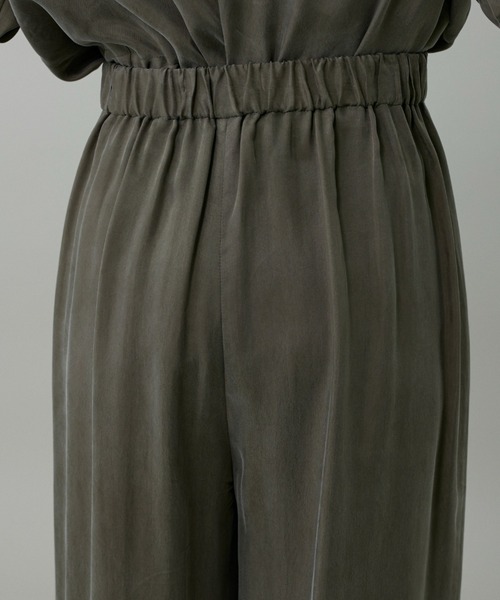 INED（イネド）の「キュプラフィブリル ストレートパンツ【セットアップ対応】（その他パンツ・レディース・カーキ/スミクロ/グレイッシュベージュ・11号/9号/7号）」の19枚目の写真