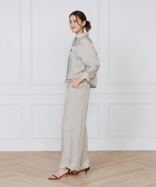 INED（イネド）の「キュプラフィブリル ストレートパンツ【セットアップ対応】（その他パンツ・レディース・カーキ/スミクロ/グレイッシュベージュ・11号/9号/7号）」の22枚目の写真