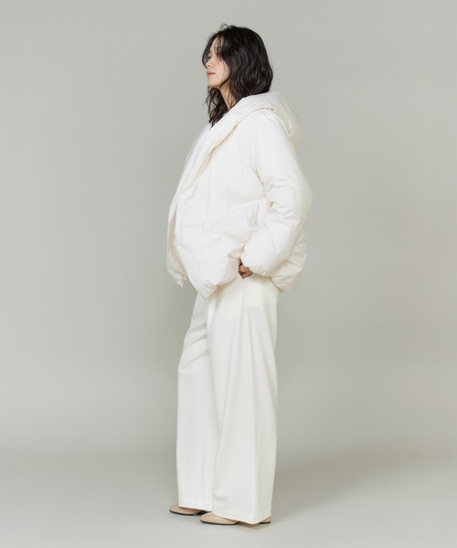 INED(イネド)の「ショールカラーフードダウンコート「ショート丈」(ダウンジャケット/コート・レディース・ブラック/アイボリー/ベージュ・11号/9号/7号)」の5枚目の写真