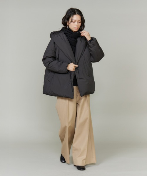 INED(イネド)の「ショールカラーフードダウンコート「ショート丈」(ダウンジャケット/コート・レディース・ブラック/アイボリー/ベージュ・11号/9号/7号)」の8枚目の写真