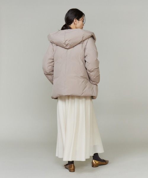 INED(イネド)の「ショールカラーフードダウンコート「ショート丈」(ダウンジャケット/コート・レディース・ブラック/アイボリー/ベージュ・11号/9号/7号)」の13枚目の写真