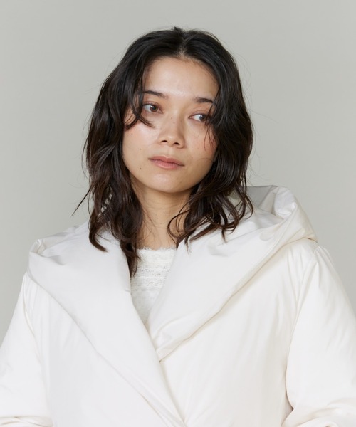 INED(イネド)の「ショールカラーフードダウンコート「ショート丈」(ダウンジャケット/コート・レディース・ブラック/アイボリー/ベージュ・11号/9号/7号)」の22枚目の写真