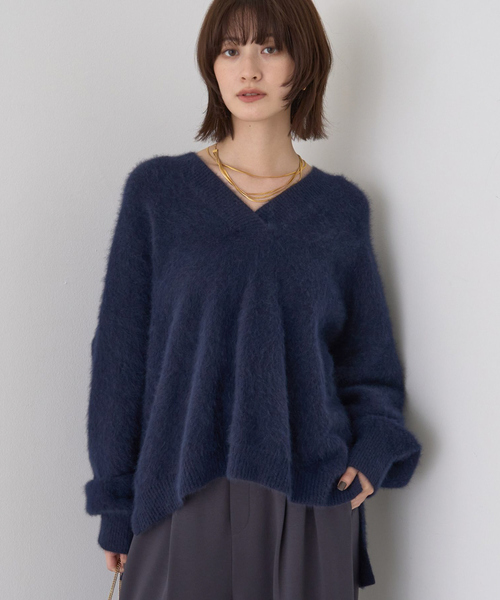 Rouge vif（ルージュヴィフ）の「フォックスウールVネックスリットニットプルオーバー（ニット/セーター・レディース・ネイビー/ベージュ/アイボリー/サックスブルー・フリー）」の3枚目の写真